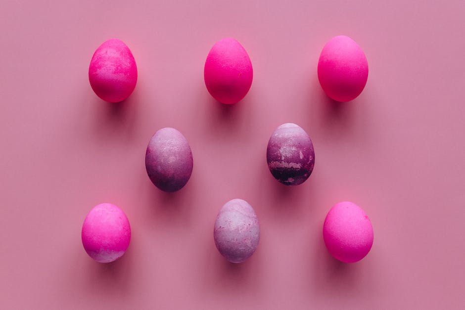 Hühner, die rosa Eier legen