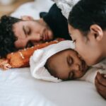 Neugeborene abends schlafen legen