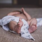 Neugeborenes richtig Schlafen legen