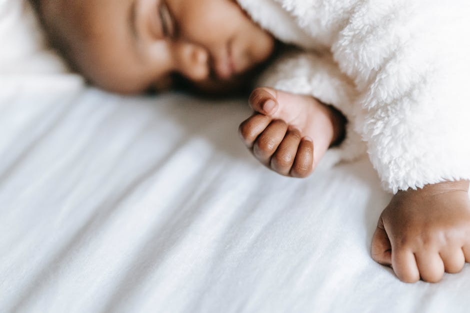  Babys abends schlafen legen - wie spät ist ideal?