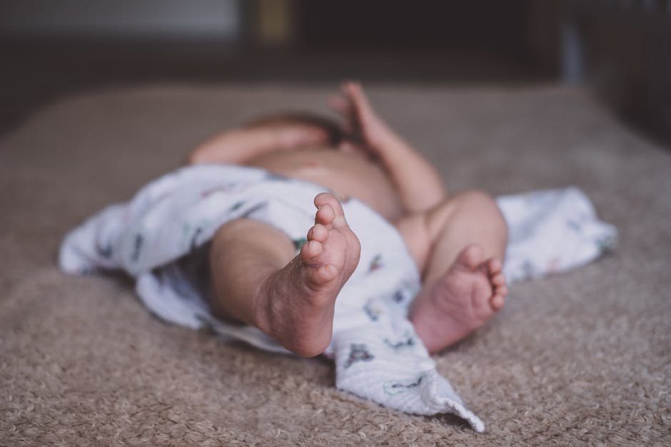Wie man ein Baby schlafen legt